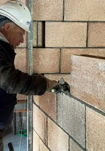 The partitions are laid with mortar