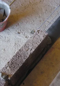 To further reduce the transmission of noise, it is recommended to put a layer of insulation under the first row